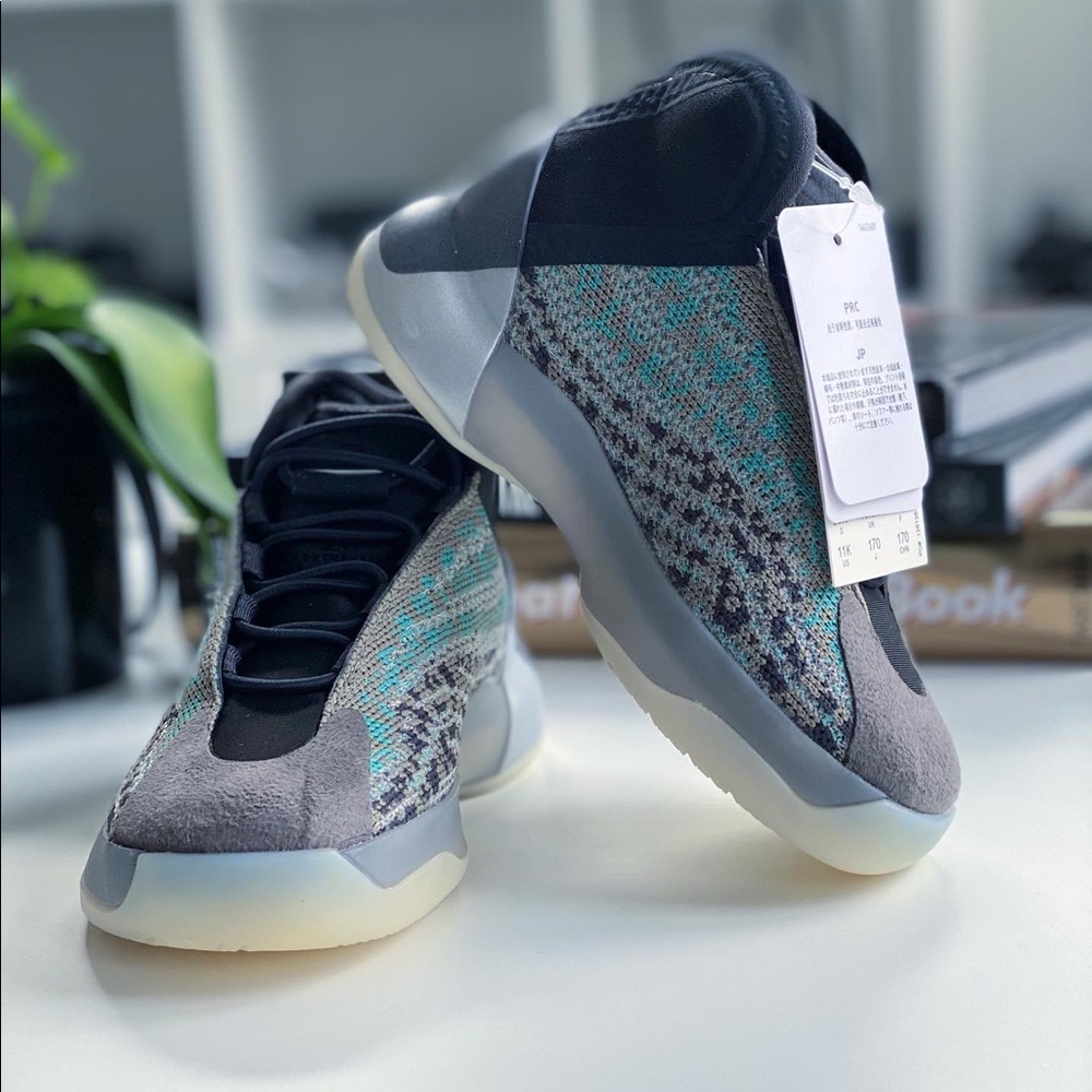 Big kids Yeezy QNTM Teal Blue